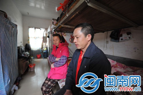 一家的重担靠丈夫包海生扛着