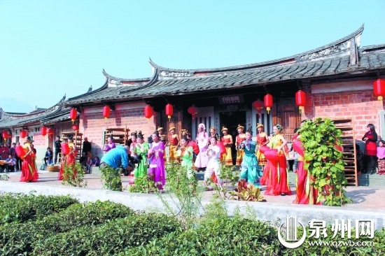 茶歌舞和高甲戏融合，展现茶乡风采