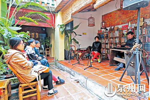 客栈经常举办一些文化活动，吸引不少市民和游客。