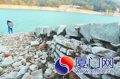 2002年曾发掘的两处龙窑，有一处已经出现局部坍塌