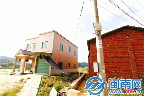 事发的托儿所是自建的两层小楼