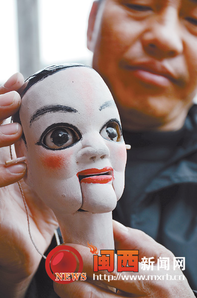 新罗万安乡木偶戏夫妻档 田野乡间作舞台2