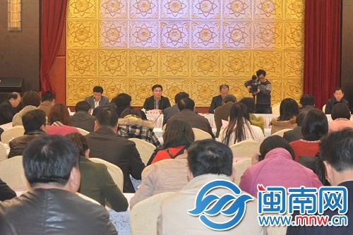 交易会上，南安市委书记黄南康致辞，副市长黄景阳对 