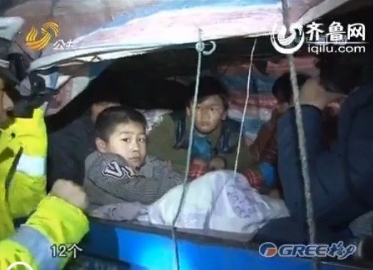 一家老小12人欲坐三轮车从天津回安徽