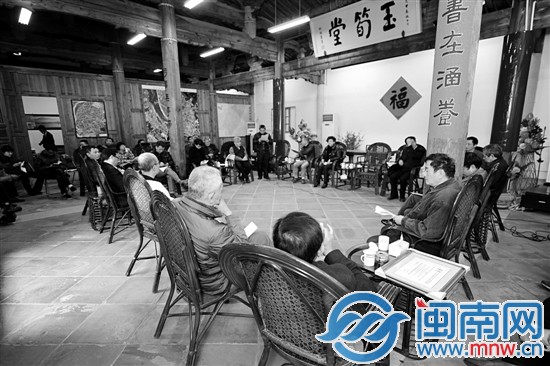 来自建筑界和文史界的二十多位专家学者齐聚一堂，聊 