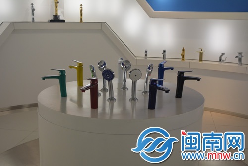 中宇个性化、多颜色的水龙头（图片右上角是“惠安女 