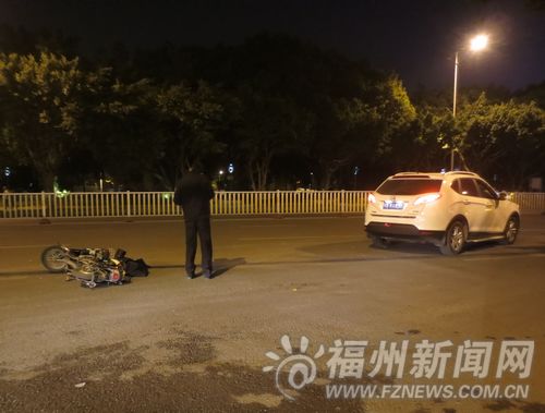 白色越野车撞上电动车