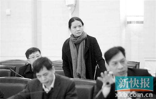 昨日,省财政厅副厅长叶梅芬昨日两度被代表留住追问 