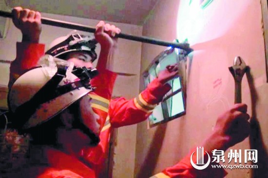 爸妈门外叫一小时
