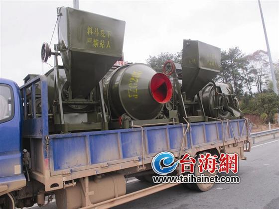 “绿巨人”现高速 民警拦截保平安