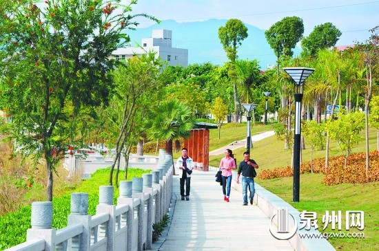 桃溪流域综合治理后的桃城段景观