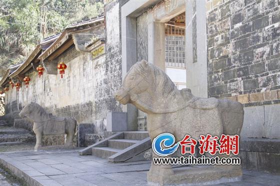 古石马平和县钟腾村榜眼府门口