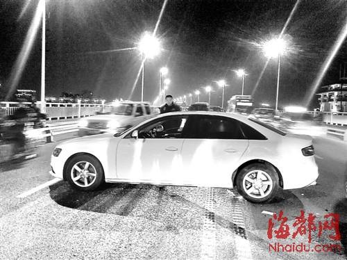 福州两辆奥迪刮碰 金山大桥大堵滞留近两小时