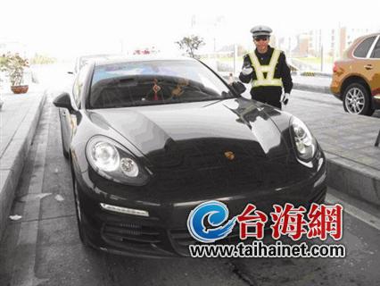 无牌的保时捷车