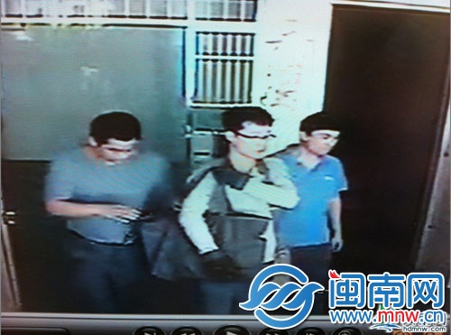 嫌疑人作案后戴手套穿女拖鞋形迹可疑被保安拦下