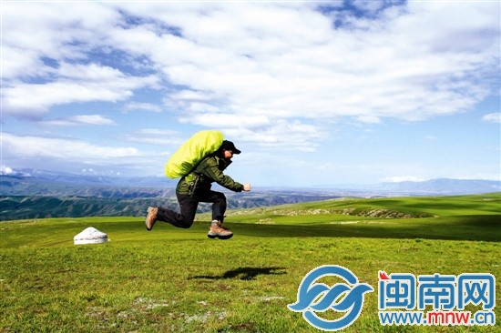 徒步穿越新疆喀拉峻大草原