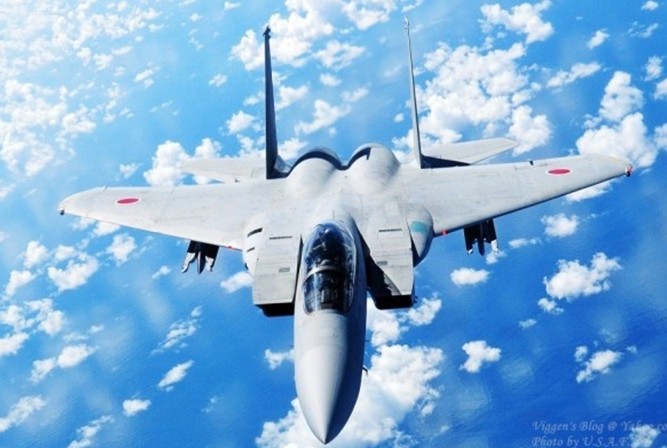 在近日组织的一次远海巡逻中,空军出动多型飞机,对进 