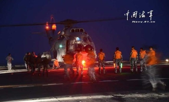 中国海军南下遭遇大批可疑目标1