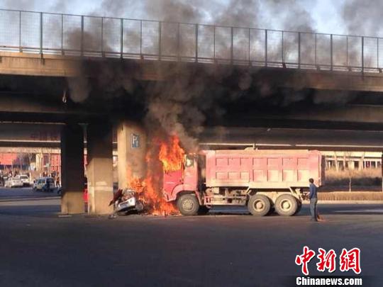 图为事故发生现场