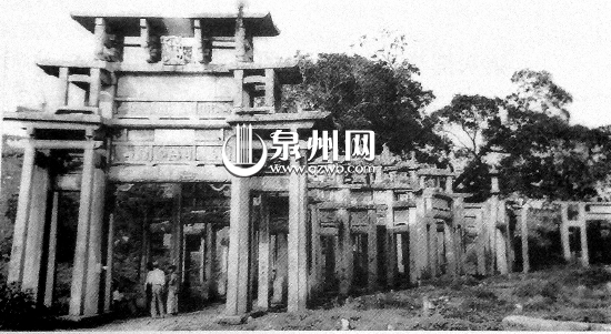 东门外古道上牌坊群