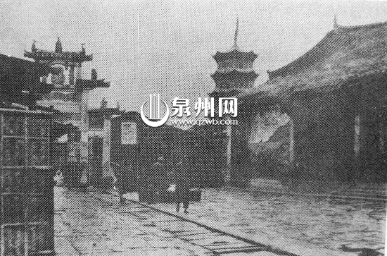 泉州西街开元寺山门门口西侧曾经有座石牌坊
