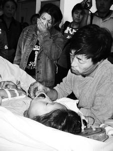 10岁女孩上学路上遇色狼