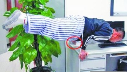 患者为证明身怀绝技秀一指禅惊呆医生