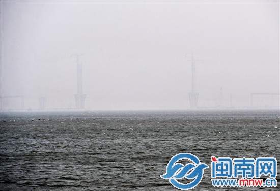泉州湾跨海大桥几乎被隐去
