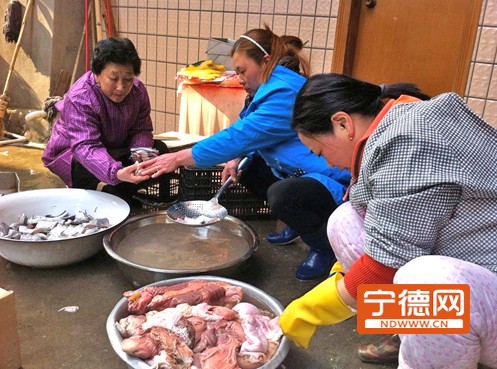 多数老人留下过年 蕉城区福利院张罗“年夜饭”2