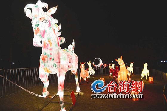 奔腾的骏马花灯