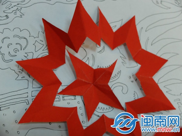 小朋友剪出的五角星