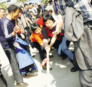 南靖乡贤返乡与乡亲同庆马年