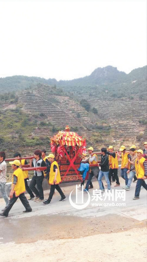 安溪金谷镇乡民为了迎春接福将广泽尊王“邀请”出来 