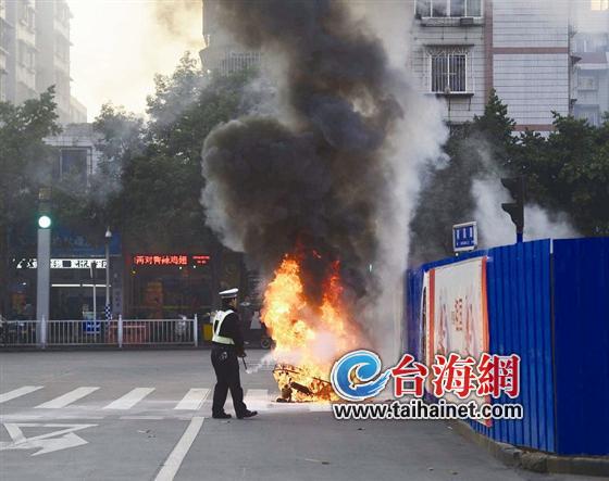 十五分钟摩托车烧剩骨架