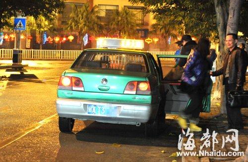 火车站遭的士拒载 市民无奈步行2小时回家