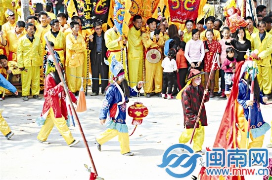 表演现场很热闹