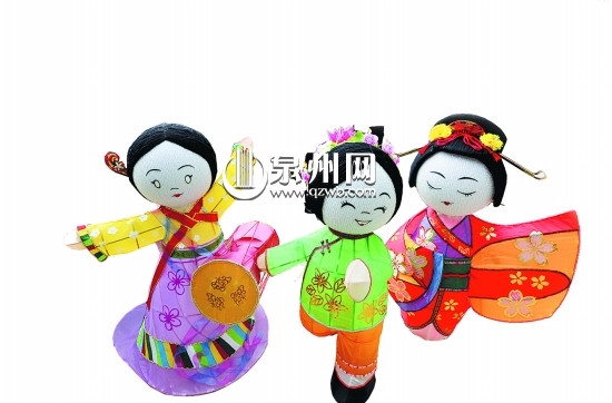 造型活泼的中日韩人偶座灯融入各地文化特色