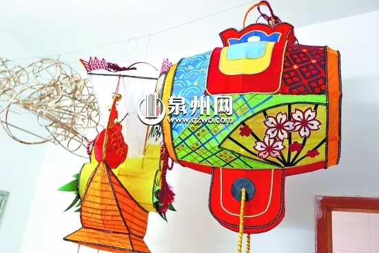 有日本特色的“小槌子”挂灯