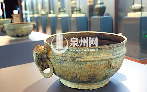 一楼藏品以青铜器、古书画为主