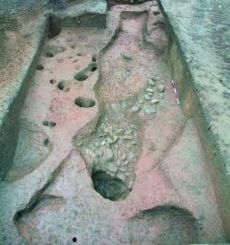 南山山顶新石器时代蓄水池遗迹