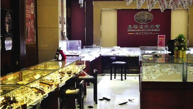 湖南男子两年持枪打劫两金店