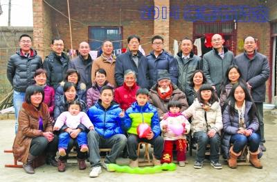 七兄妹20余年坚持回家看父母
