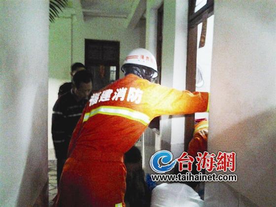 窗户 堵死 致煤气中毒 龙岩老太浴室洗澡险丧命