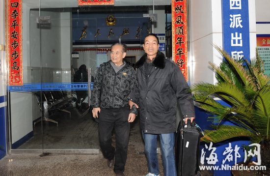 香港老人来福州寻亲迷路 警民接力找到亲人