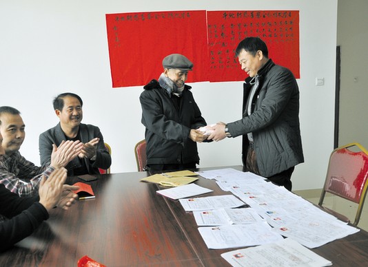 春节回家不忙拜年 民营企业家忙捐款献爱心