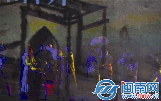 情景表演《市井十洲人》，屏幕出现清净寺，演员们在 