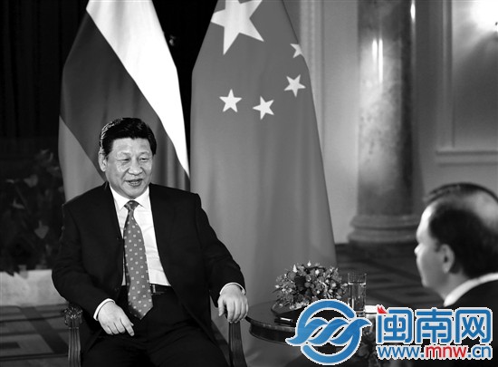 在中国当领导人 要十个指头弹钢琴
