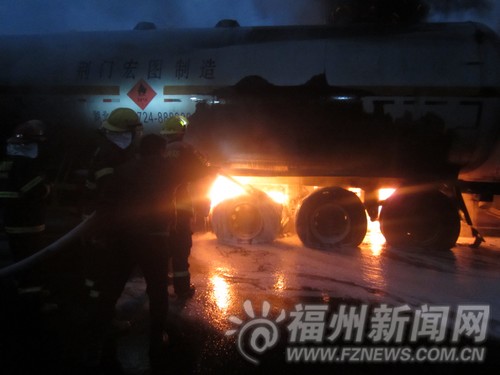 槽罐车高速上轮胎起火　险造成10多吨丁二烯泄漏2