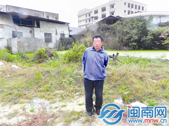 嫌疑人李某海指认案发地点