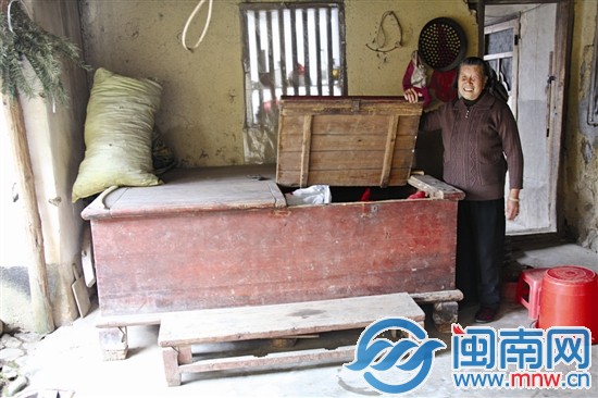 林玉祝家的柜子床